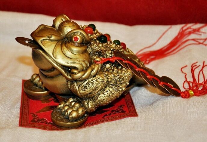 toad money amulet for good luck