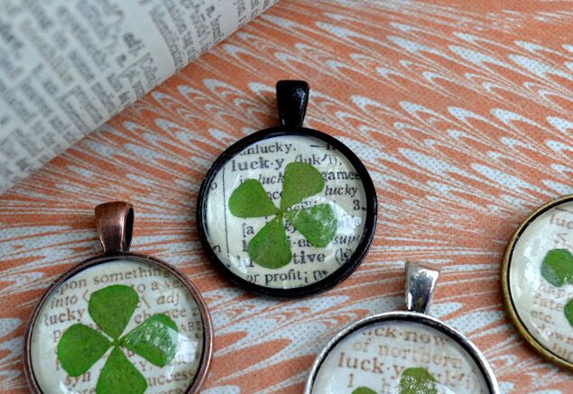 Four-leaf clover shaped talisman to attract luck and money